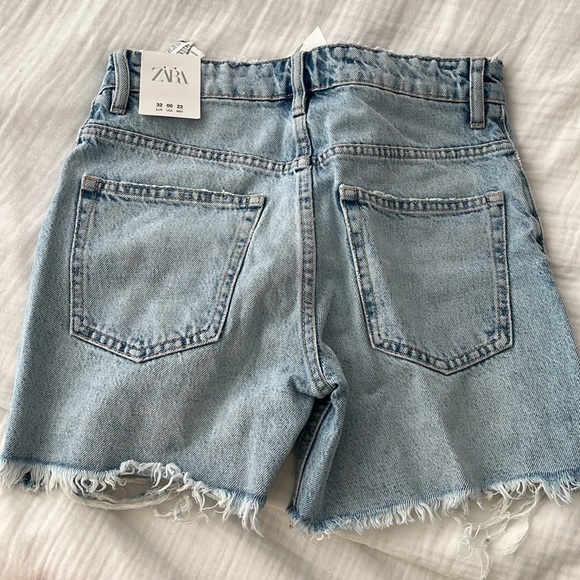 New Zara Denim Shorts - Picture 2 of 6